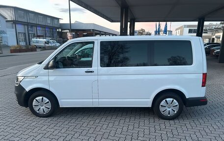Volkswagen Caravelle T6 рестайлинг, 2022 год, 3 690 000 рублей, 5 фотография