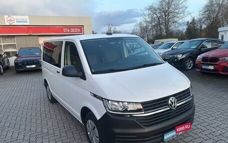 Volkswagen Caravelle T6 рестайлинг, 2022 год, 3 690 000 рублей, 2 фотография