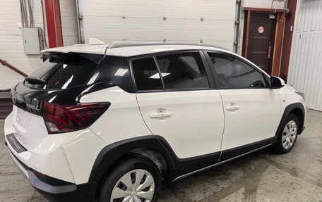 Toyota Yaris, 2022 год, 1 350 000 рублей, 4 фотография