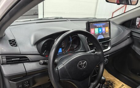 Toyota Yaris, 2022 год, 1 350 000 рублей, 8 фотография