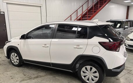 Toyota Yaris, 2022 год, 1 350 000 рублей, 5 фотография