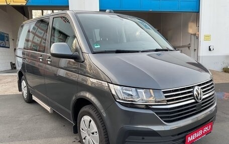 Volkswagen Caravelle T6 рестайлинг, 2022 год, 4 385 000 рублей, 1 фотография