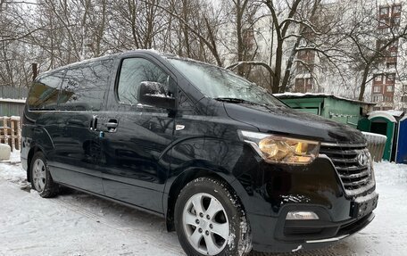 Hyundai Grand Starex Grand Starex I рестайлинг 2, 2019 год, 3 900 000 рублей, 1 фотография