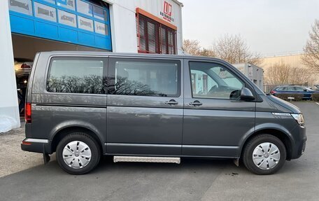 Volkswagen Caravelle T6 рестайлинг, 2022 год, 4 385 000 рублей, 7 фотография