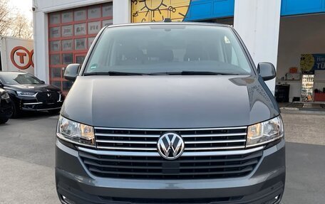 Volkswagen Caravelle T6 рестайлинг, 2022 год, 4 385 000 рублей, 5 фотография
