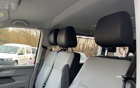 Volkswagen Caravelle T6 рестайлинг, 2022 год, 4 385 000 рублей, 19 фотография