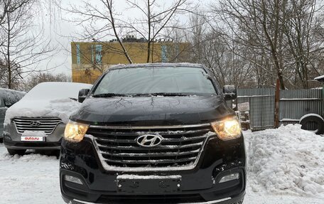 Hyundai Grand Starex Grand Starex I рестайлинг 2, 2019 год, 3 900 000 рублей, 2 фотография