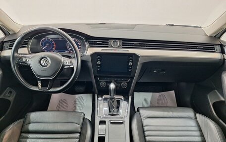 Volkswagen Passat B8 рестайлинг, 2018 год, 1 850 000 рублей, 7 фотография