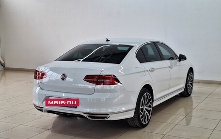 Volkswagen Passat B8 рестайлинг, 2018 год, 1 850 000 рублей, 4 фотография