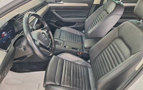 Volkswagen Passat B8 рестайлинг, 2018 год, 1 850 000 рублей, 15 фотография