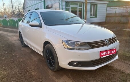 Volkswagen Jetta VI, 2014 год, 1 100 000 рублей, 2 фотография