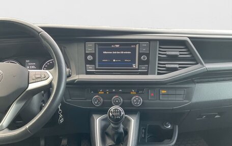 Volkswagen Multivan T6 рестайлинг, 2022 год, 4 550 000 рублей, 13 фотография