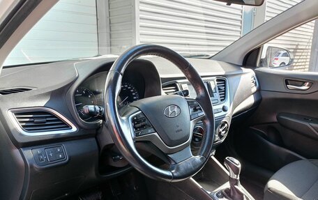 Hyundai Solaris II рестайлинг, 2017 год, 1 241 000 рублей, 10 фотография