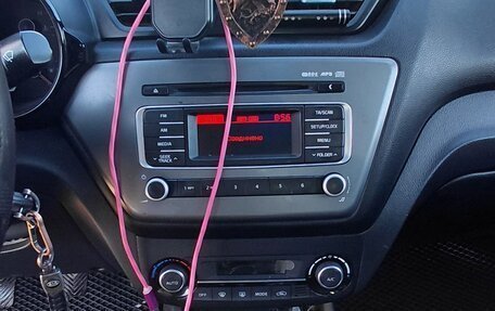 KIA Rio III рестайлинг, 2015 год, 920 000 рублей, 9 фотография