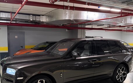 Rolls-Royce Cullinan, 2019 год, 25 000 000 рублей, 3 фотография