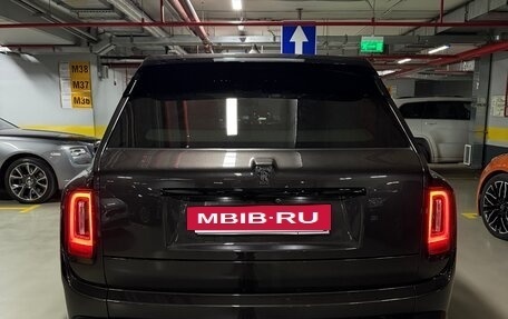 Rolls-Royce Cullinan, 2019 год, 25 000 000 рублей, 4 фотография