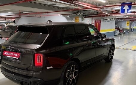 Rolls-Royce Cullinan, 2019 год, 25 000 000 рублей, 5 фотография