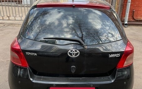 Toyota Yaris III рестайлинг, 2008 год, 275 000 рублей, 2 фотография