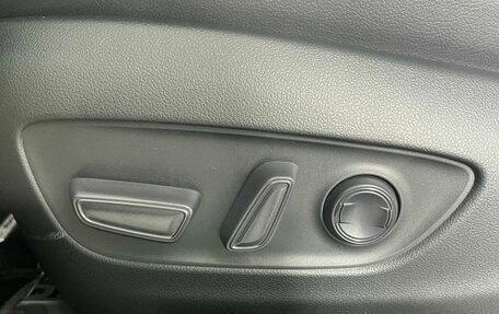 Toyota RAV4, 2025 год, 4 244 000 рублей, 22 фотография