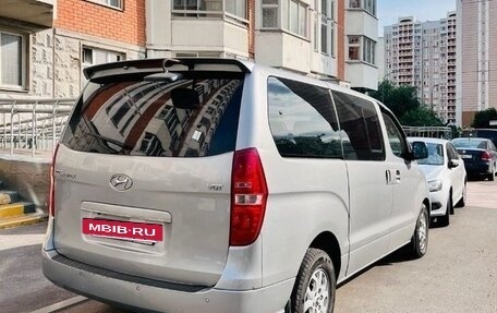 Hyundai Grand Starex Grand Starex I рестайлинг 2, 2015 год, 1 965 000 рублей, 2 фотография