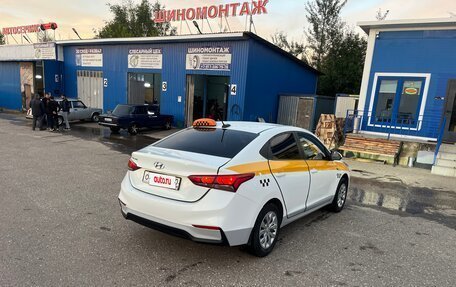 Hyundai Solaris II рестайлинг, 2018 год, 900 000 рублей, 3 фотография