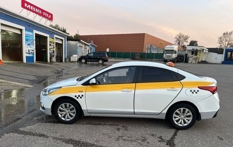 Hyundai Solaris II рестайлинг, 2018 год, 900 000 рублей, 5 фотография