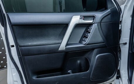 Toyota Land Cruiser Prado 150 рестайлинг 2, 2019 год, 4 460 000 рублей, 27 фотография