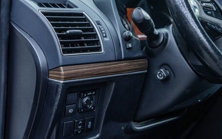 Toyota Land Cruiser Prado 150 рестайлинг 2, 2019 год, 4 460 000 рублей, 28 фотография