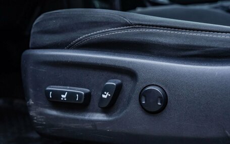 Toyota Land Cruiser Prado 150 рестайлинг 2, 2019 год, 4 460 000 рублей, 30 фотография