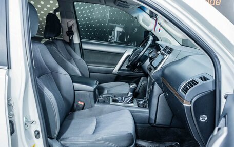 Toyota Land Cruiser Prado 150 рестайлинг 2, 2019 год, 4 460 000 рублей, 36 фотография