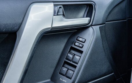 Toyota Land Cruiser Prado 150 рестайлинг 2, 2019 год, 4 460 000 рублей, 29 фотография