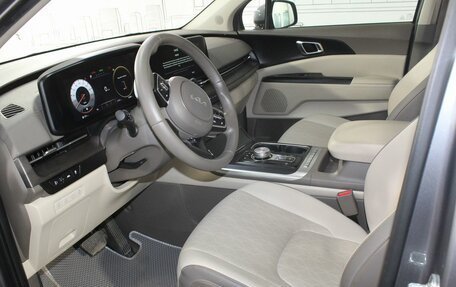 KIA Carnival, 2023 год, 5 200 000 рублей, 24 фотография