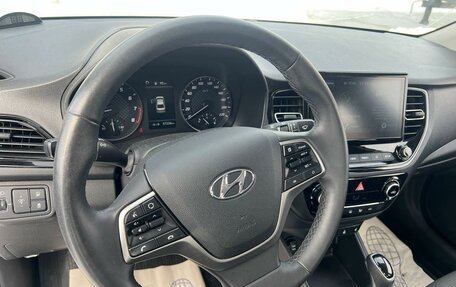 Hyundai Solaris II рестайлинг, 2022 год, 1 700 000 рублей, 10 фотография