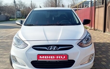 Hyundai Solaris II рестайлинг, 2014 год, 620 000 рублей, 1 фотография