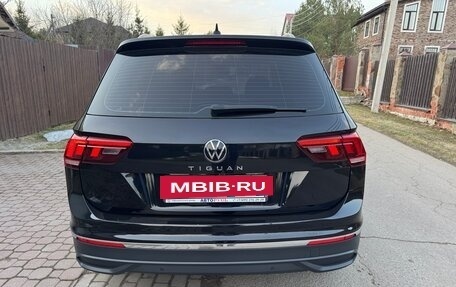 Volkswagen Tiguan II, 2021 год, 3 600 000 рублей, 3 фотография