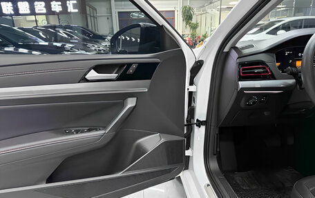 Volkswagen Lavida, 2023 год, 1 730 200 рублей, 8 фотография