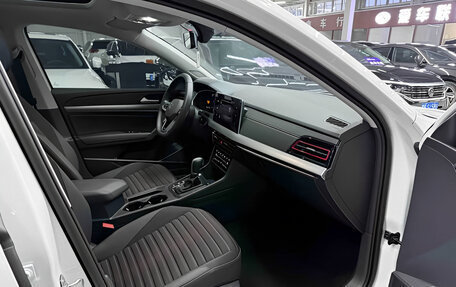 Volkswagen Lavida, 2023 год, 1 730 200 рублей, 14 фотография