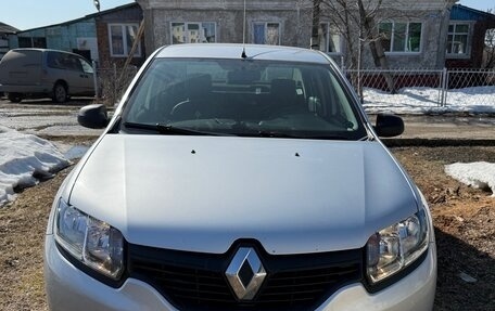 Renault Logan II, 2015 год, 800 000 рублей, 1 фотография