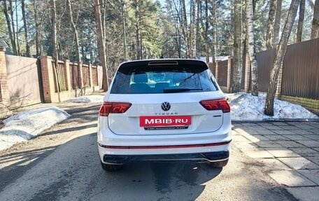 Volkswagen Tiguan II, 2021 год, 3 800 000 рублей, 3 фотография