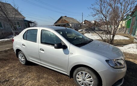 Renault Logan II, 2015 год, 800 000 рублей, 2 фотография