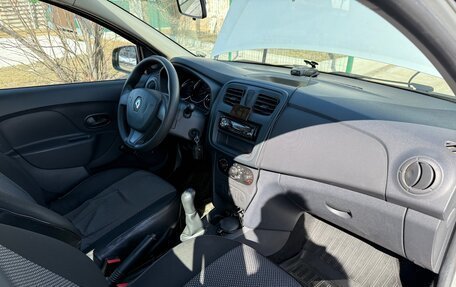 Renault Logan II, 2015 год, 800 000 рублей, 9 фотография