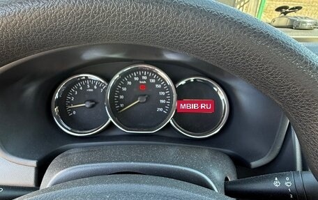 Renault Logan II, 2015 год, 800 000 рублей, 11 фотография