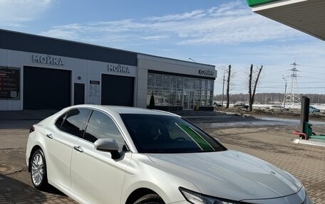 Toyota Camry, 2020 год, 3 400 000 рублей, 2 фотография