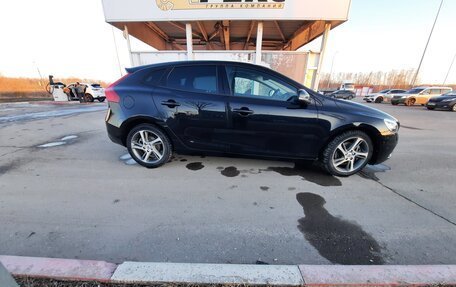 Volvo V40 II рестайлинг, 2017 год, 1 380 000 рублей, 2 фотография