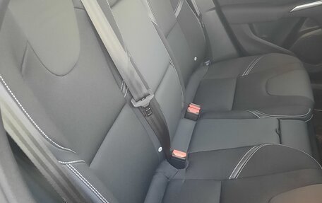 Volvo V40 II рестайлинг, 2017 год, 1 380 000 рублей, 16 фотография