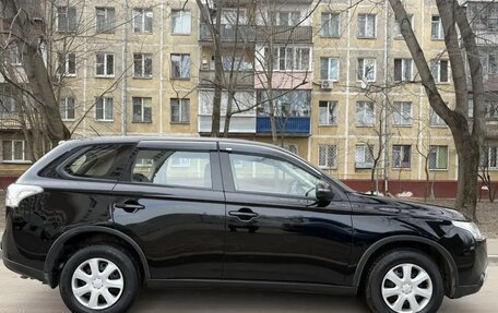 Mitsubishi Outlander III рестайлинг 3, 2014 год, 1 375 000 рублей, 6 фотография