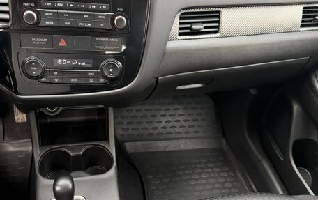 Mitsubishi Outlander III рестайлинг 3, 2014 год, 1 375 000 рублей, 11 фотография