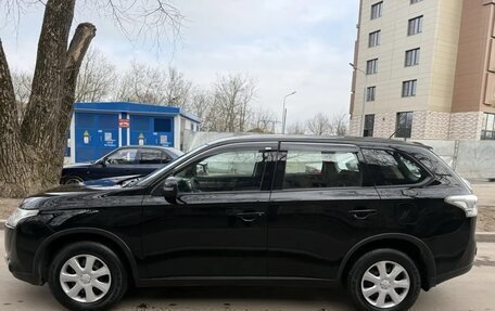 Mitsubishi Outlander III рестайлинг 3, 2014 год, 1 375 000 рублей, 5 фотография