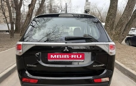 Mitsubishi Outlander III рестайлинг 3, 2014 год, 1 375 000 рублей, 7 фотография
