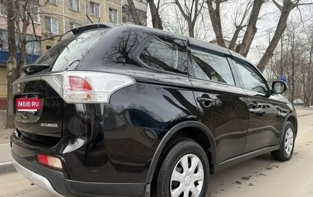 Mitsubishi Outlander III рестайлинг 3, 2014 год, 1 375 000 рублей, 3 фотография